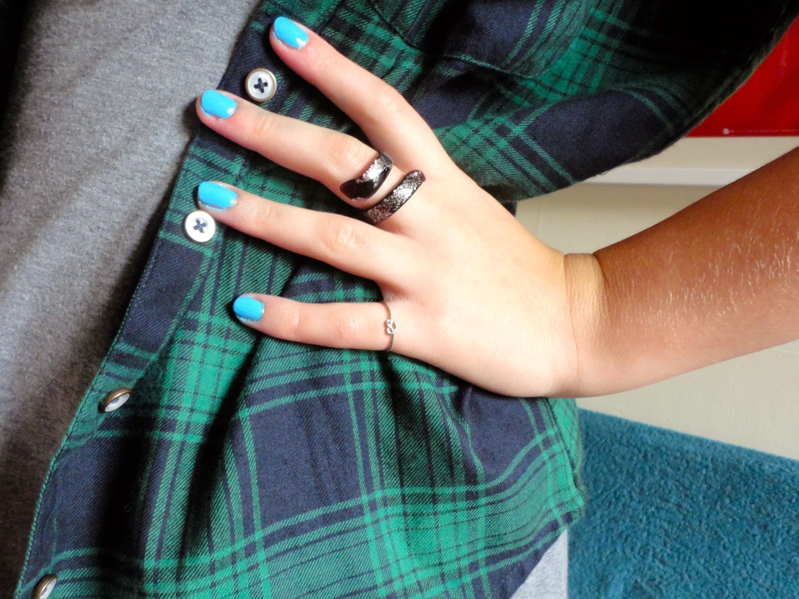 blue nail polish black glass twist ring silver knot ring