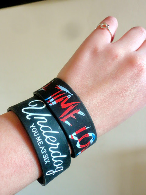 Rocker chick outfit details | you me at six & all time low wristbands, silver knot ring