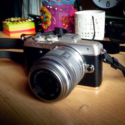 Olympus Pen Lite E-PL7 compact camera