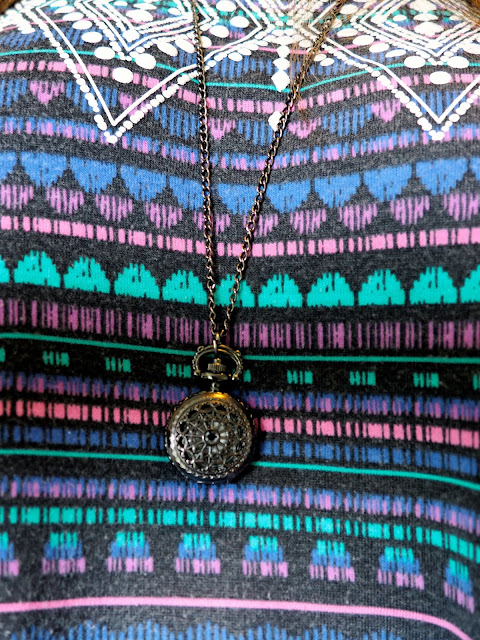Summer Colours | outfit jewellery details of black pocket watch pendant necklace