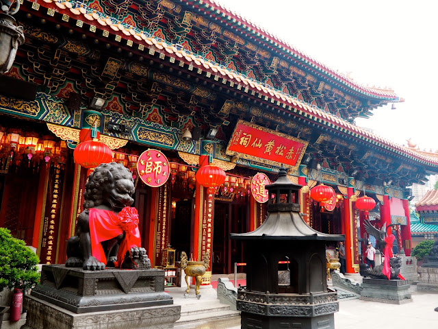 Exterior of Sik Sik Yuen Wong Tai Sin Temple, with traditional Chinese architecture and decoration design | Hong Kong