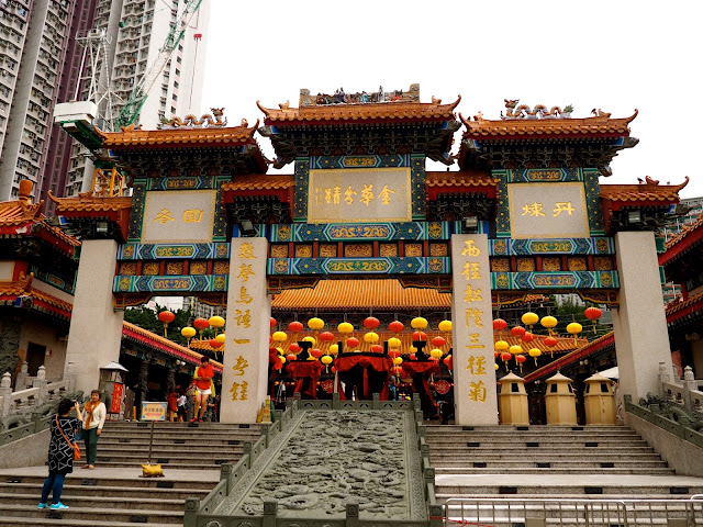 Traditional Chinese architecture of an ornamented archway outside Sik Sik Yuen Wong Tai Sin Temple, Hong Kong