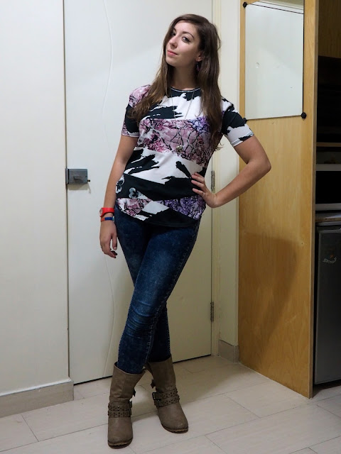 Pic n Mix | outfit of purple, black & white floral print t-shirt, blue acid wash skinny jeans, and chunky brown biker boots