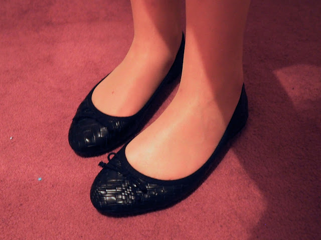 New Year | outfit shoe details of black flat shoes with bows & fake leather effect