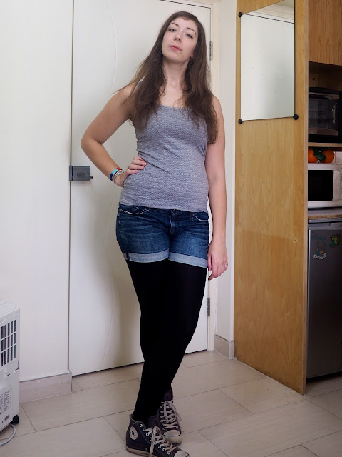 Hiking | outfit of light grey top, denim shorts, black leggings and high-top Converse