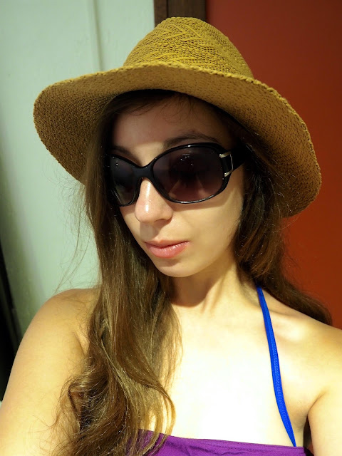 Holiday Mood | beach outfit details of brimmed sun hat and big dark sunglasses