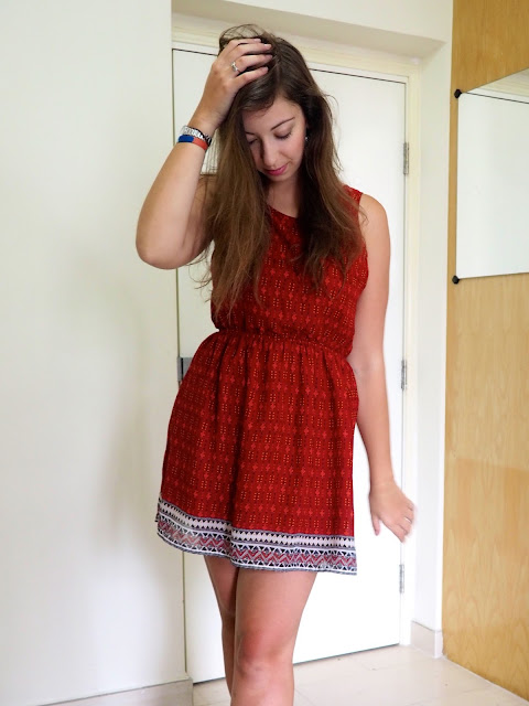 Feel the Sunshine | outfit of a short red patterned summer dress with cut out back