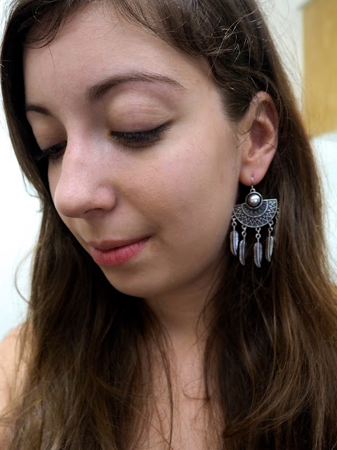 Black is the new Black | outfit jewellery details of large chunky tribal silver earrings