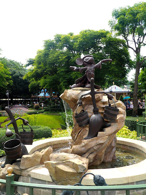 Sorcerer Mickey statue, Fantasyland | Disneyland Hong Kong