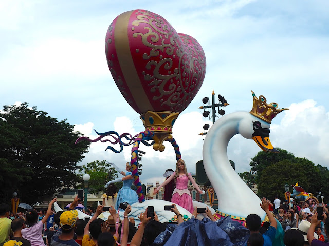 Princess float in the Flights of Fantasy parade | Disneyland Hong Kong