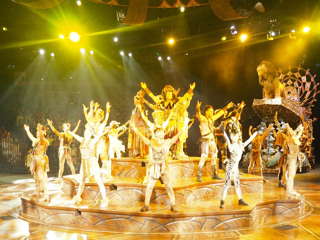 Circle of Life finale scene from Festival of the Lion King stage show in Adventureland | Disneyland Hong Kong
