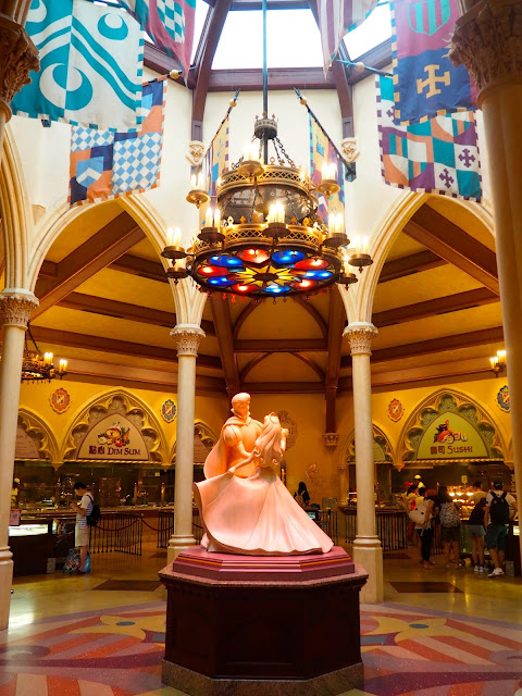 Sleeping Beauty Aurora and Prince Philip statue in the Royal Banquet Hall, Fantasyland | Disneyland Hong Kong