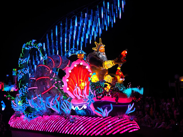 The Little Mermaid float in the Paint the Night parade | Disneyland Hong Kong
