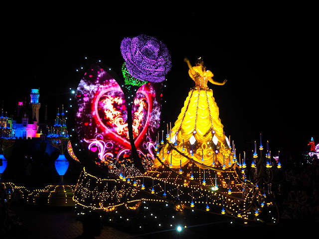Beauty and the Beast float in the Paint the Night parade | Disneyland Hong Kong