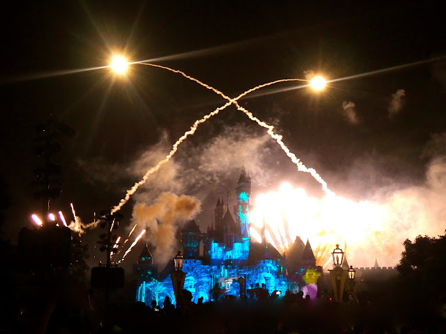 Disney in the Sky fireworks display | Disneyland Hong Kong