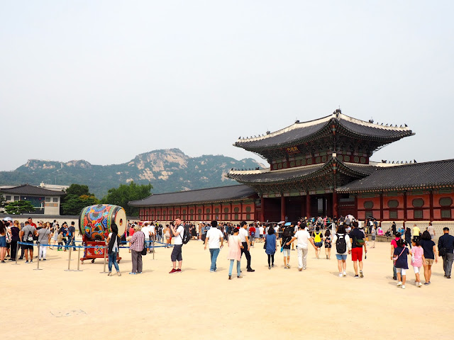 Entrance to Gyeongbokgung palace, Seoul, South Korea