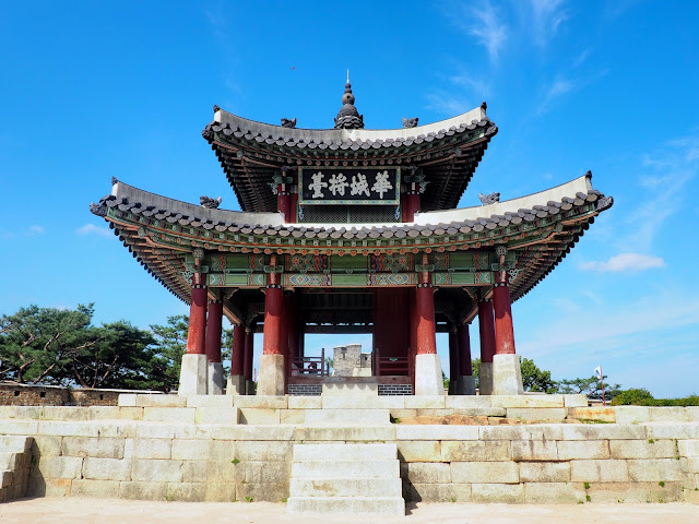 Hwaseomun Gate, part of Hwaseong Fortress, Suwon, Gyeonggi-do, South Korea