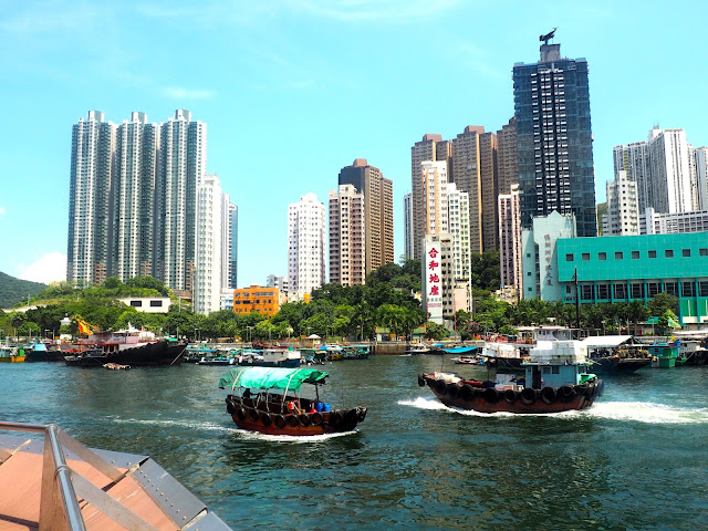 Boats in the harbour of Aberdeen, Hong Kong