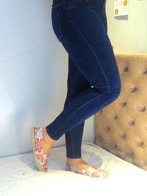 Tropical Storms | outfit details of blue skinny jeans and floral print espadrilles