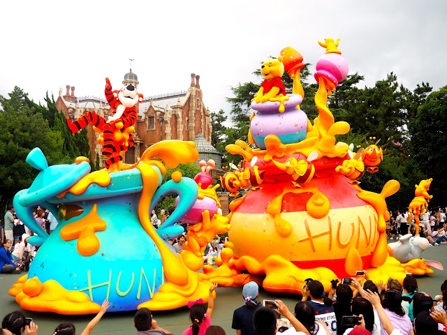Winnie the Pooh, Tokyo Disneyland, Japan