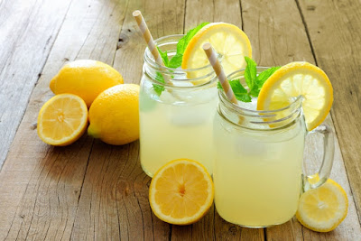 Old fashioned classic lemonade