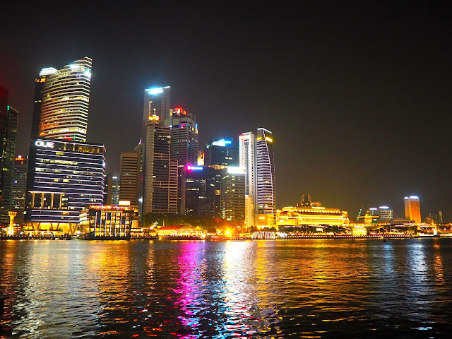 Downtown Singapore skyscrapers by Marina Bay