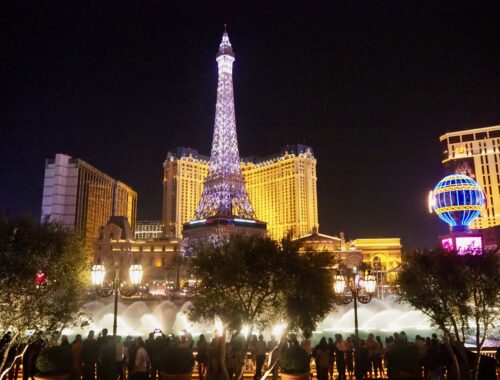 Four Days in Las Vegas - feature photo - Paris Eiffel Tower and Bellagio fountains at night