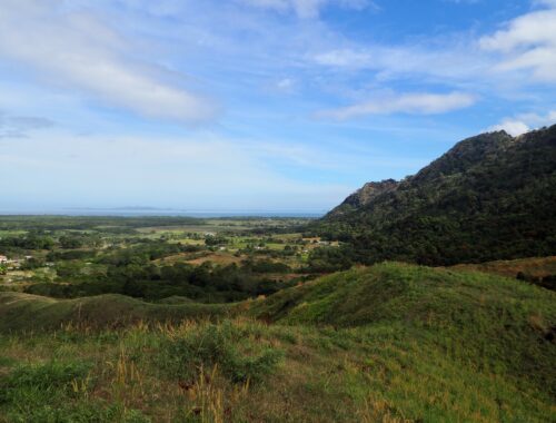 Highlights of Fiji - feature photo - mountain and coast view seen from the Garden of the Sleeping Giant